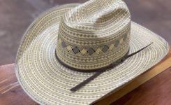 ***40% OFF SALE*** Don’t forget we have a select few @americanhatco straw hats o…